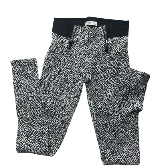Abercrombie & Fitch Other - Abercrombie & Fitch Black and White Patterned Leggings
